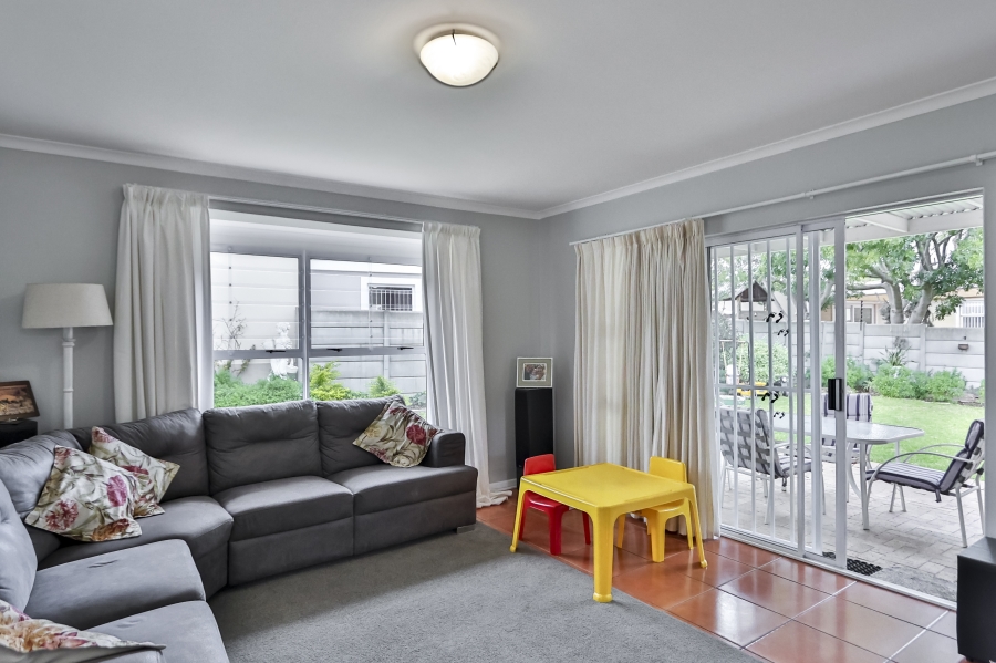 To Let 3 Bedroom Property for Rent in Somerset Ridge Western Cape